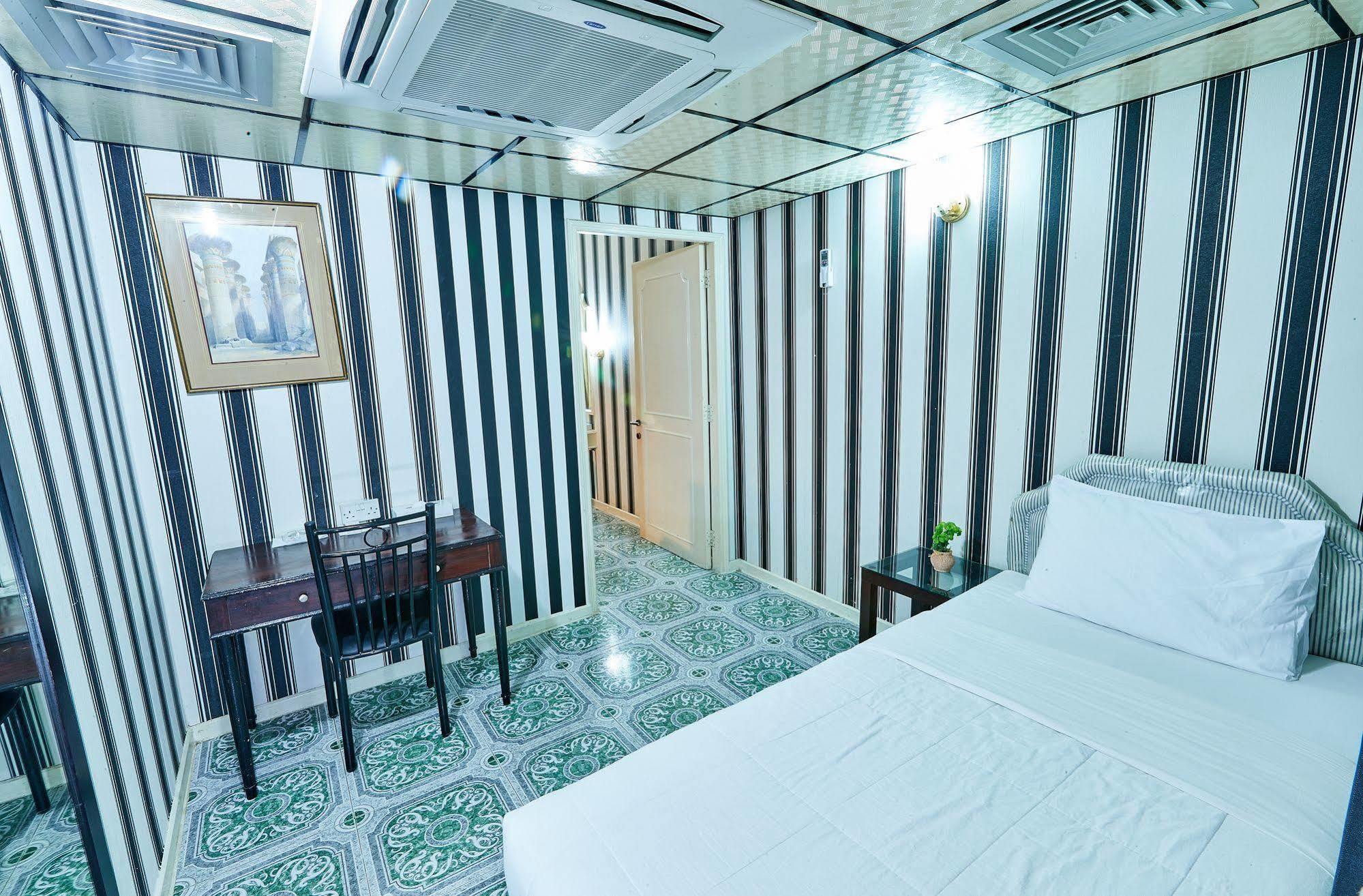 דובאי West Hotel מראה חיצוני תמונה